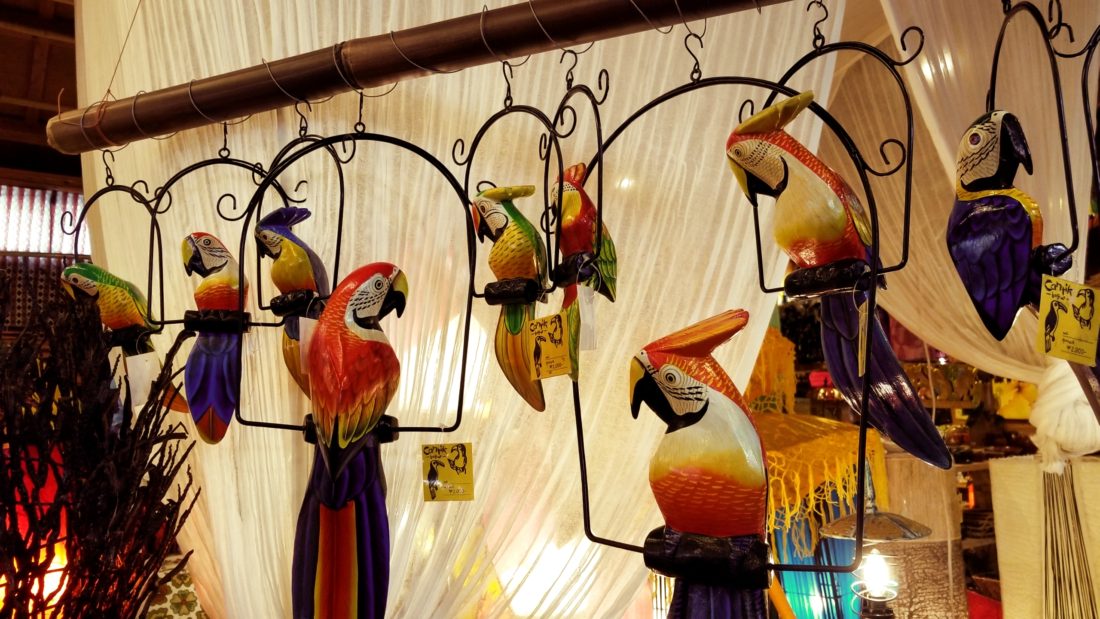 バリ島の木彫りの鳥さん